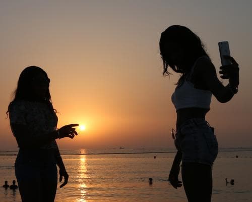 Influencers sold the world a fantasy Dubai – and now it’s gone in a puff of missile smoke | Gaby Hinsliff