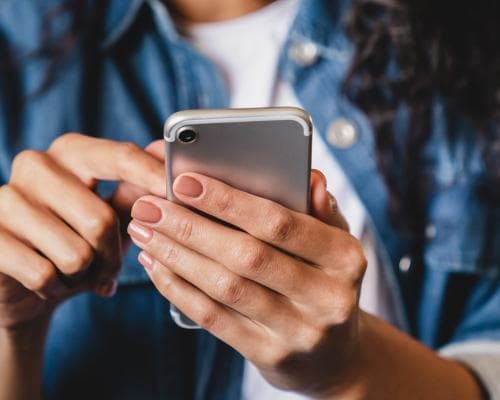 Australian influencer’s illegal crypto gambling ads permitted by Meta despite Acma warning of $2.4m fine