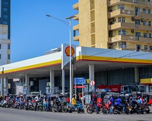 Sri Lanka brings in four-day week to eke out stocks of oil and gas hit by Iran war